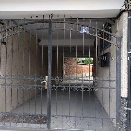 Modern Flat Near Downtown Lejlighed *