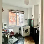 Modern Flat Near Downtown