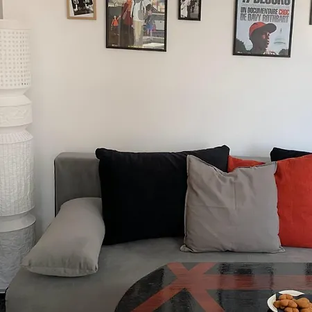 Modern Flat Near Downtown Appartement