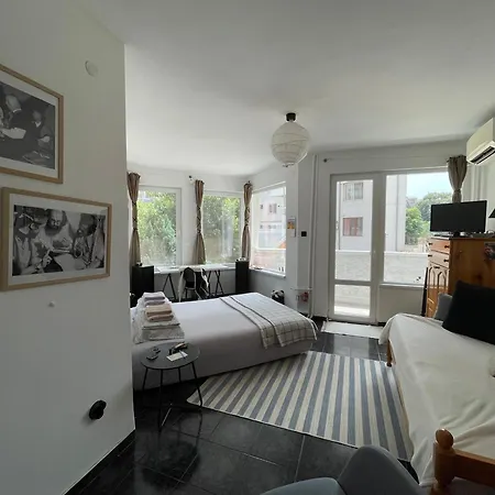 Modern Flat Near Downtown Апартамент *