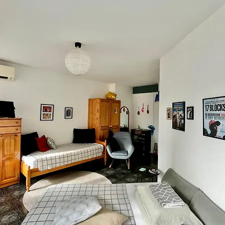 Modern Flat Near Downtown *