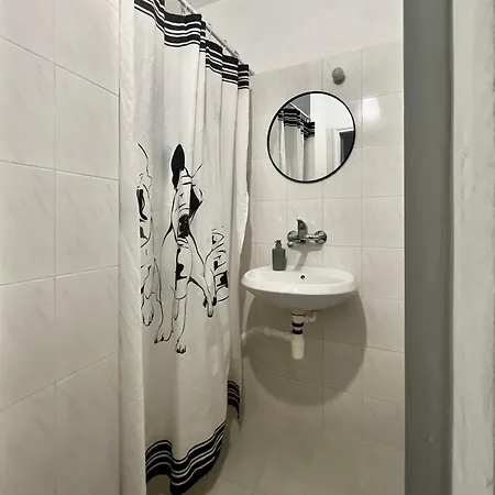 Апартамент Modern Flat Near Downtown *