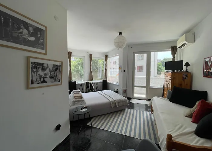 Modern Flat Near Downtown Apartament *